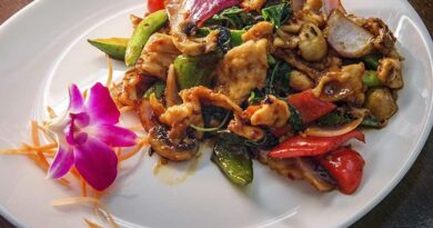 Pollo con verduras y albahaca Thai